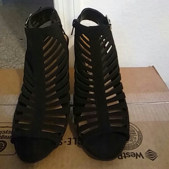 Shoes - Picture 3 of 4