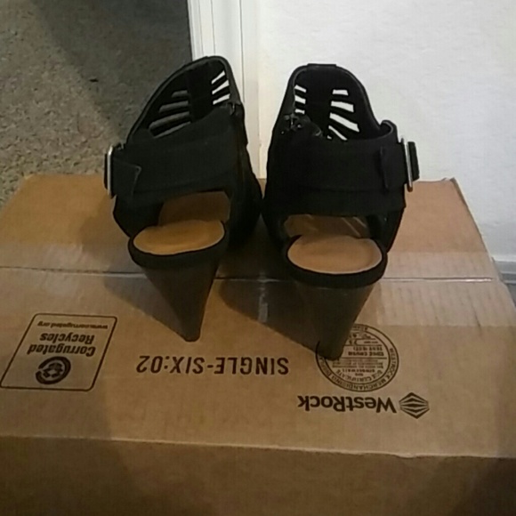 Shoes - Picture 4 of 4