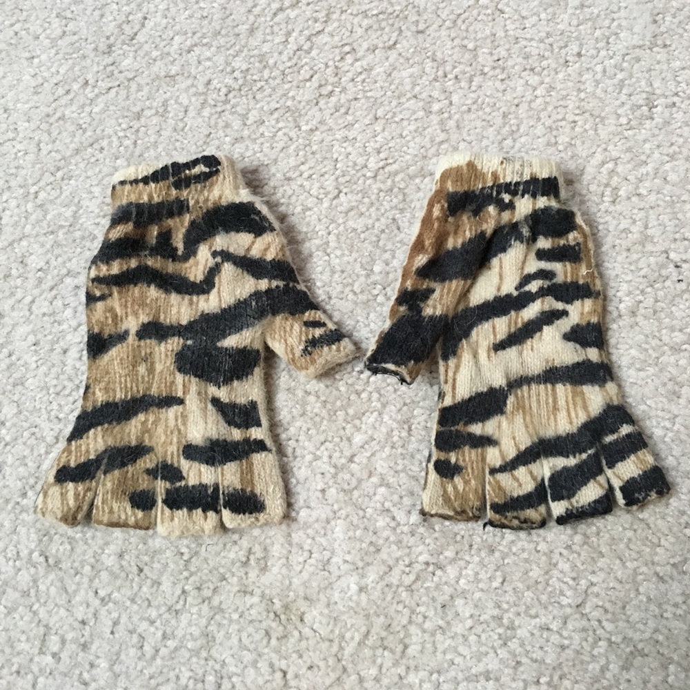 Cheetah hobo gloves