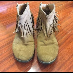 Extremely comfortable sued brown ankle booties.