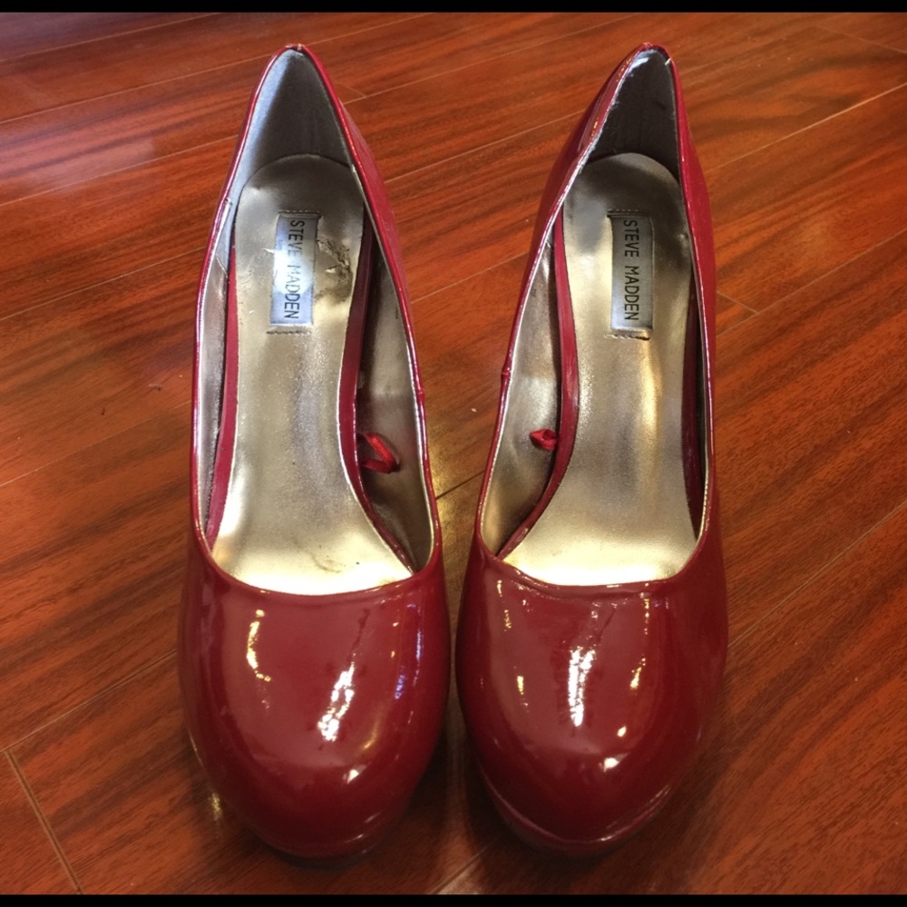 Red pumps