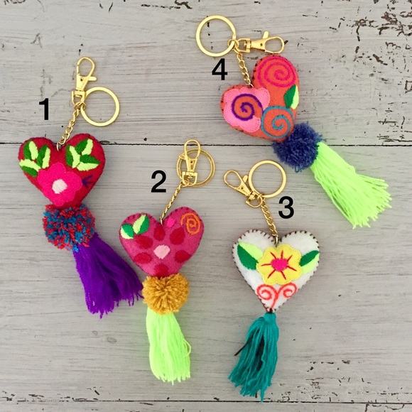 SOLD✨HP✨Beautiful Hand made Heart Keychain - Picture 2 of 3