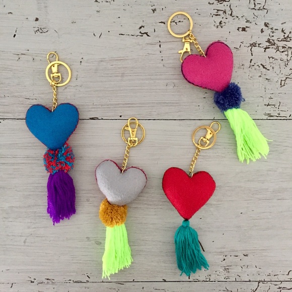 SOLD✨HP✨Beautiful Hand made Heart Keychain - Picture 3 of 3