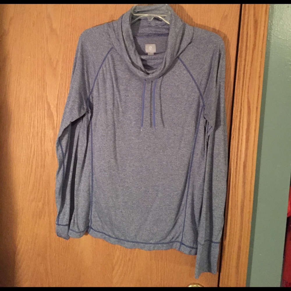 Gap activewear shirt