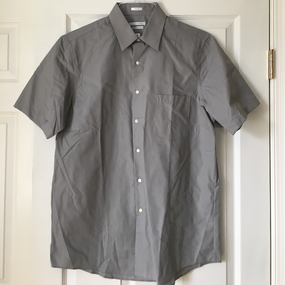Van Heusen short sleeve dress shirt. Like new!
