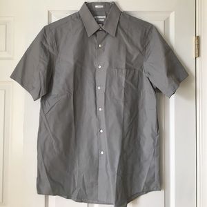 Van Heusen short sleeve dress shirt. Like new!