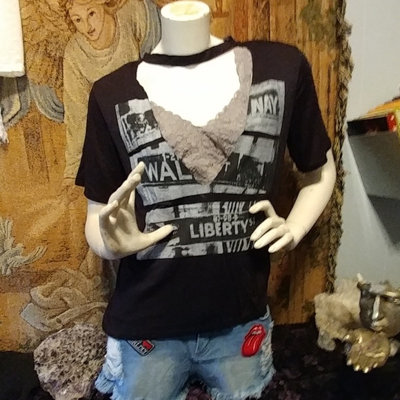 🌟NWT🌟🆕 LOVE J Wide Neck Screen Tee Print Top - Picture 2 of 8