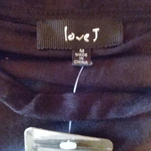 🌟NWT🌟🆕 LOVE J Wide Neck Screen Tee Print Top - Picture 6 of 8