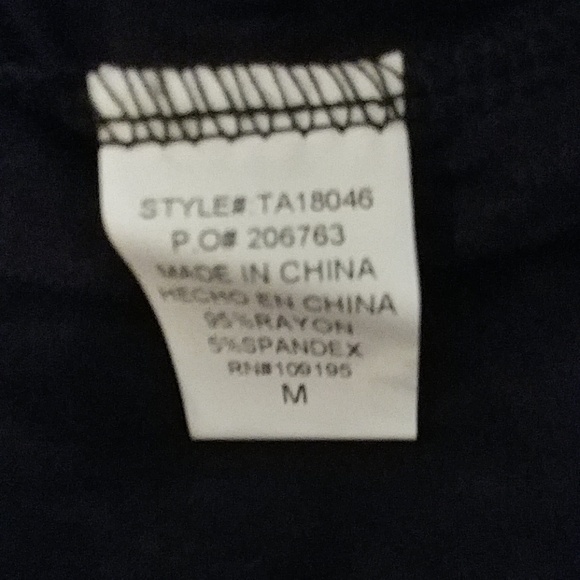 🌟NWT🌟🆕 LOVE J Wide Neck Screen Tee Print Top - Picture 7 of 8