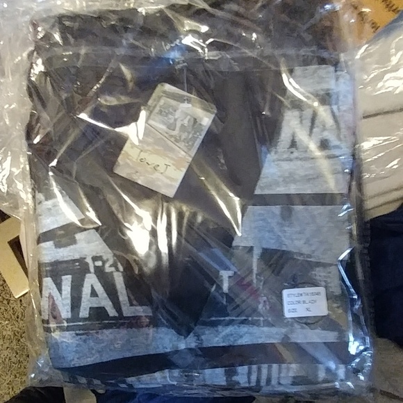 🌟NWT🌟🆕 LOVE J Wide Neck Screen Tee Print Top - Picture 8 of 8