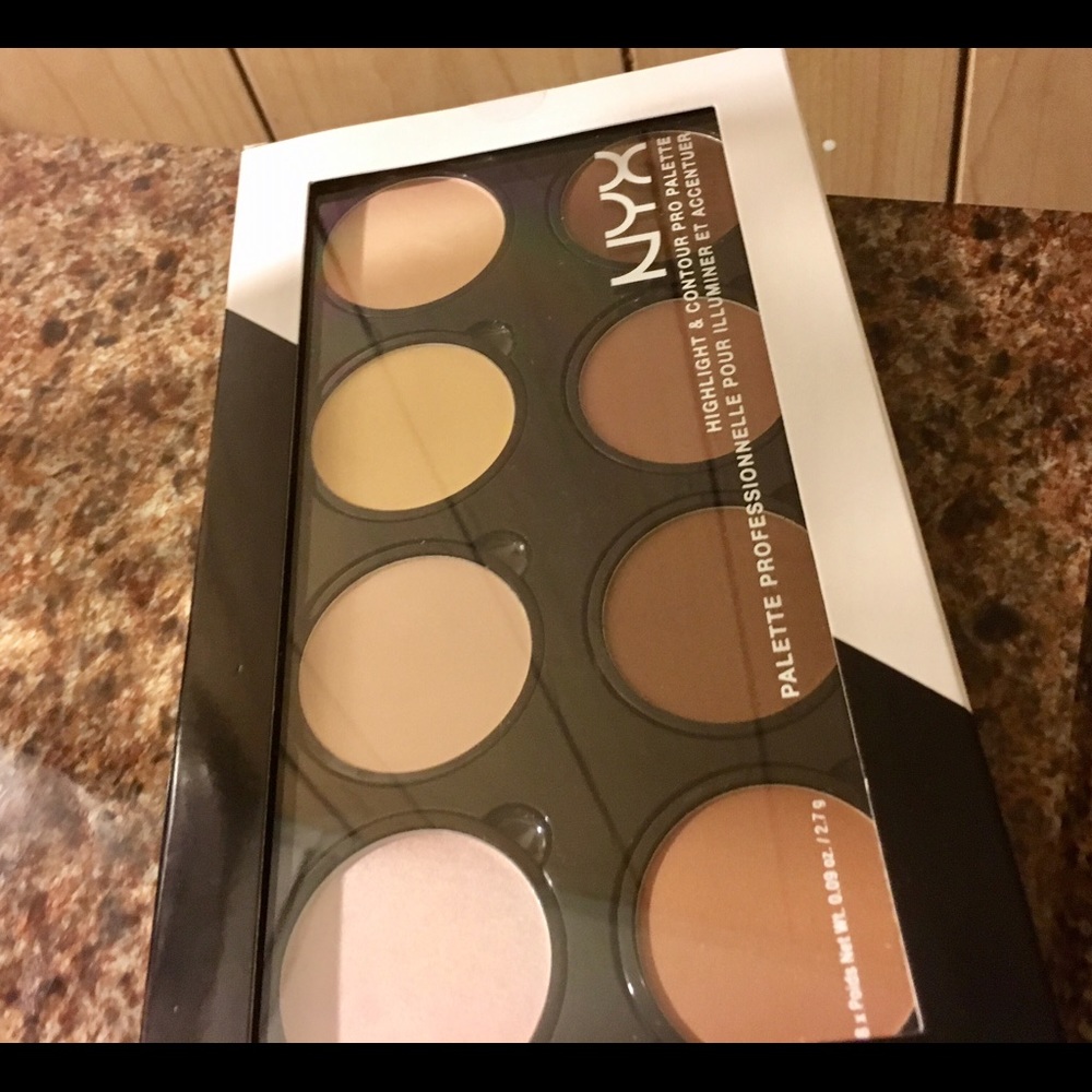 NYX: Highlight & Contour Pro Palette - Picture 2 of 2