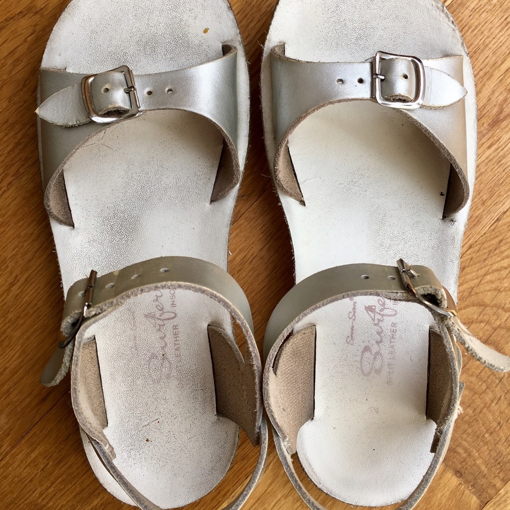 SOLD ON EBAY Girls Saltwater Sandals Size 2 GUC - Picture 1 of 8