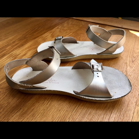 SOLD ON EBAY Girls Saltwater Sandals Size 2 GUC - Picture 2 of 8