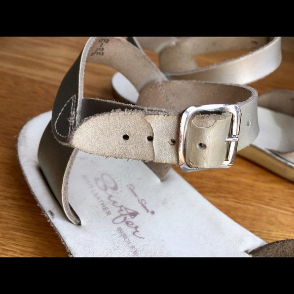 SOLD ON EBAY Girls Saltwater Sandals Size 2 GUC - Picture 5 of 8