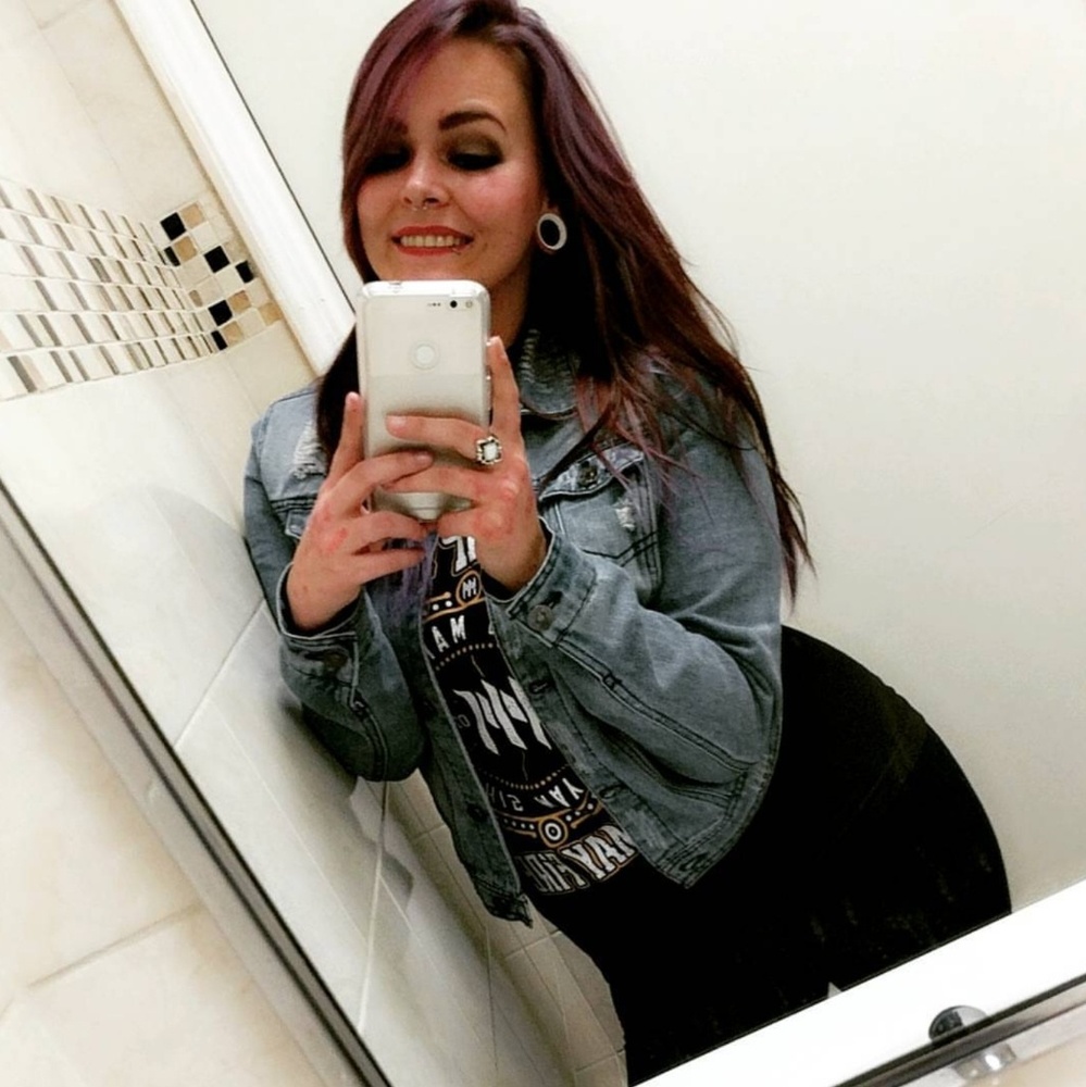 Meet your Posher, Alicia