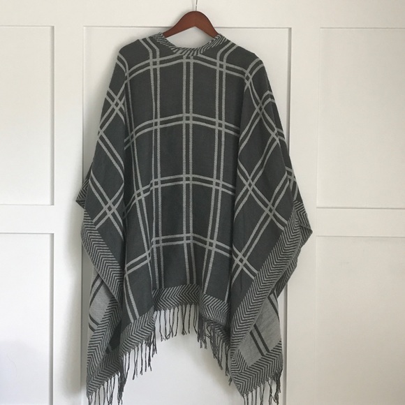 Welsh Plaid Poncho - Picture 2 of 4