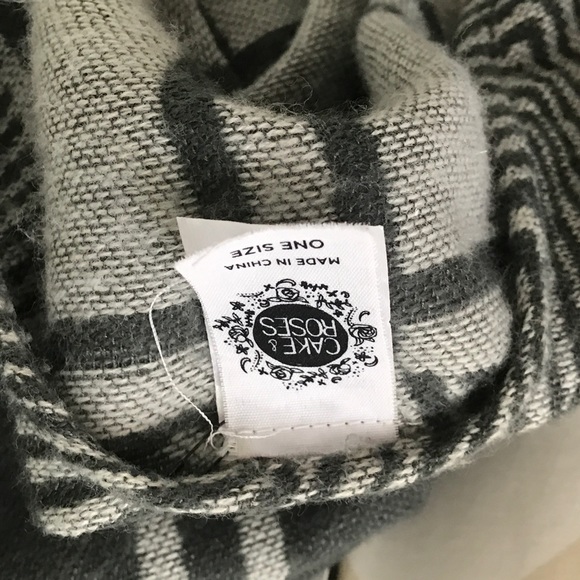 Welsh Plaid Poncho - Picture 4 of 4