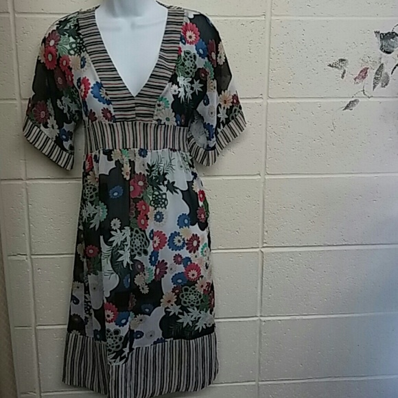 lipsy Dresses & Skirts - Lepsy dress. Floral print really vintage look lipsy Dresses & Skirts - Lepsy dress. Floral print really vintage look