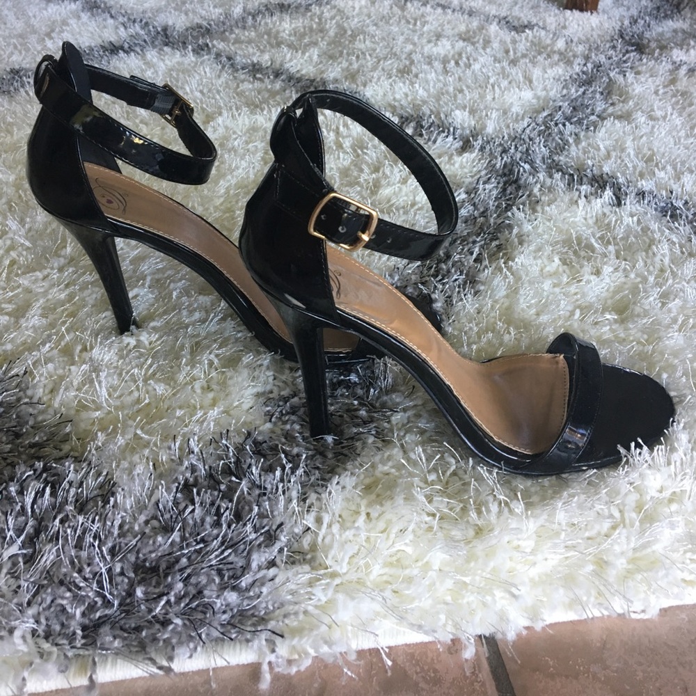 Lulus Black Patent heals
