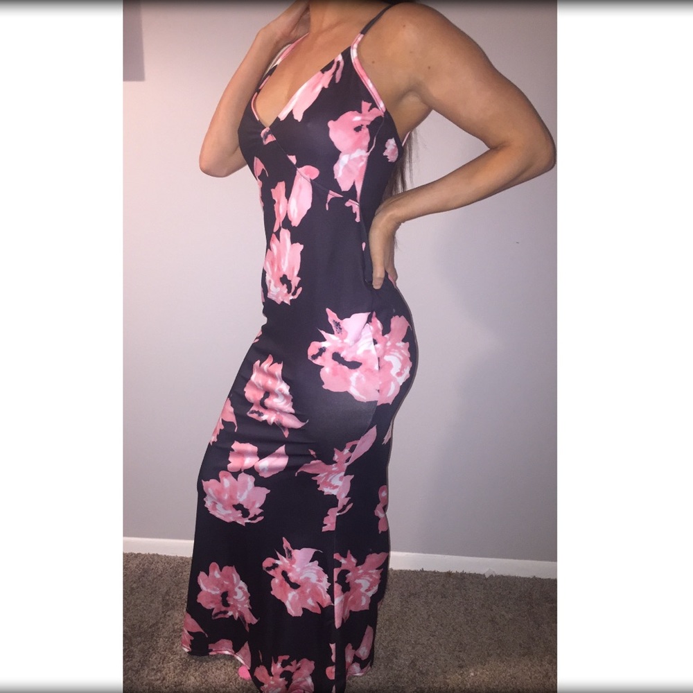 PINK FLORAL FITTED MAXI 🌸⚫️🌸⚫️🌸⚫️🌸 - Picture 3 of 4