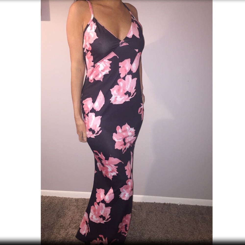 PINK FLORAL FITTED MAXI 🌸⚫️🌸⚫️🌸⚫️🌸 - Picture 4 of 4