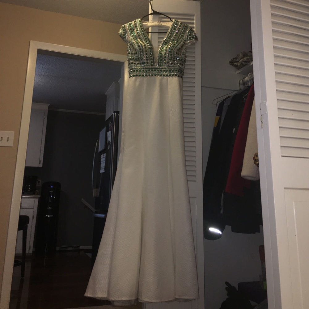 beautiful Mac Duggal gown