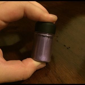 Mac loose pigment in "Violet"