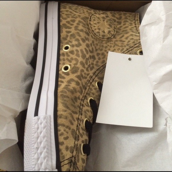 🎉1 HOUR SALE! CONVERSE Womens SHOES SIZE 7 - Picture 3 of 5