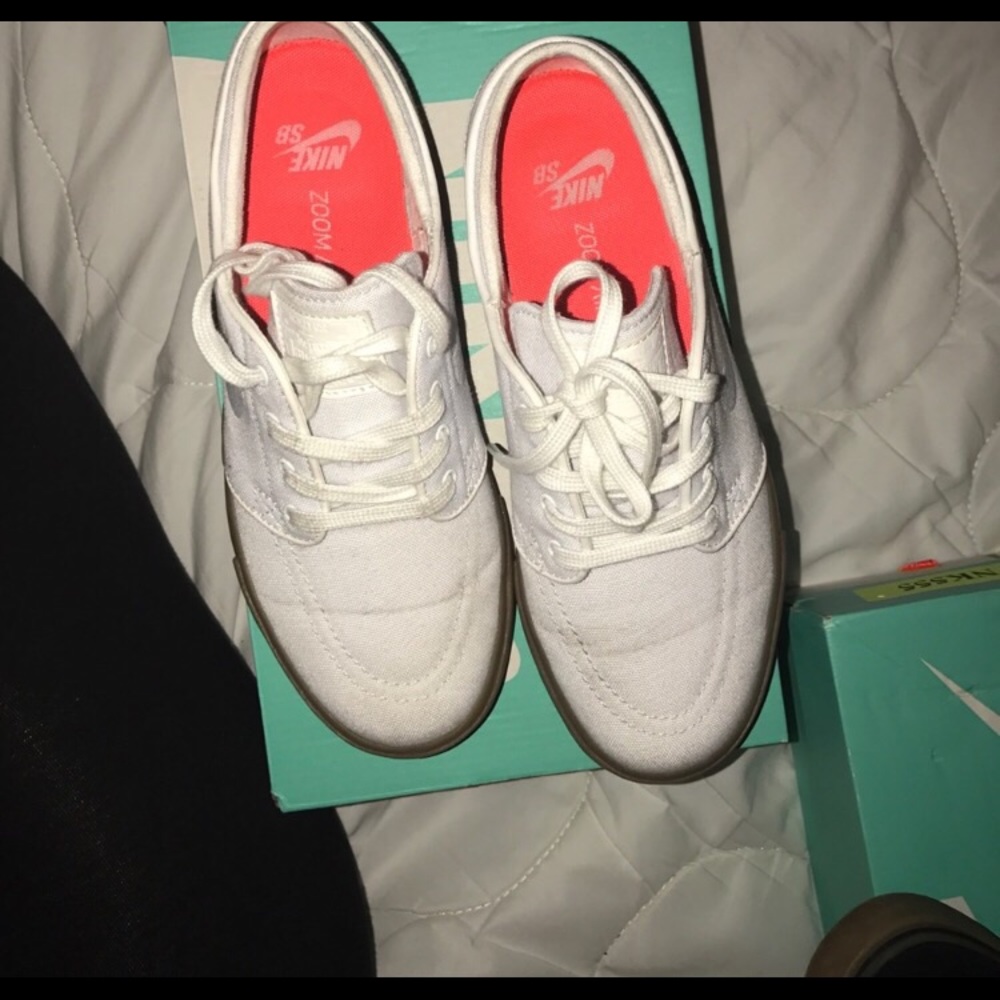 White Nike Janoskis