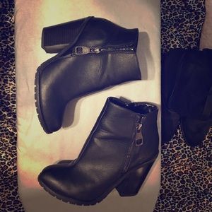 Combat style ankle booties!