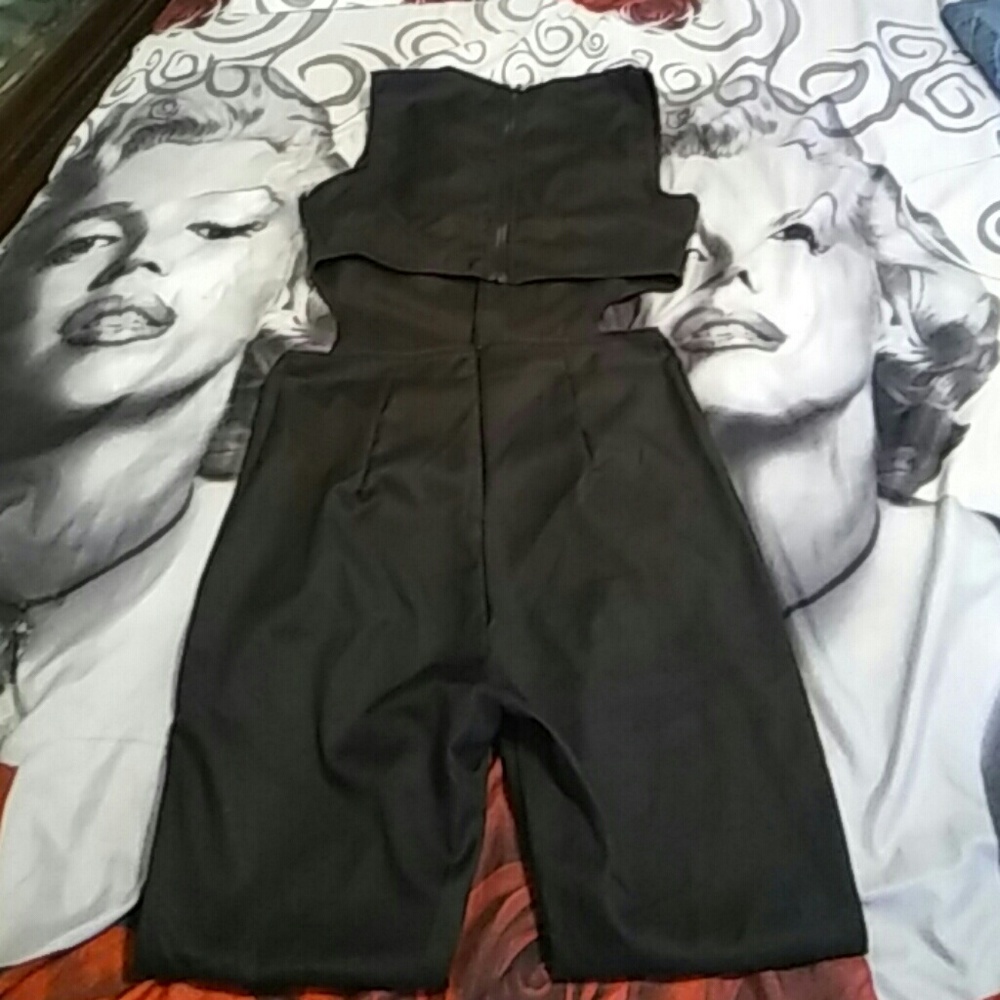 Clothes - Picture 2 of 3