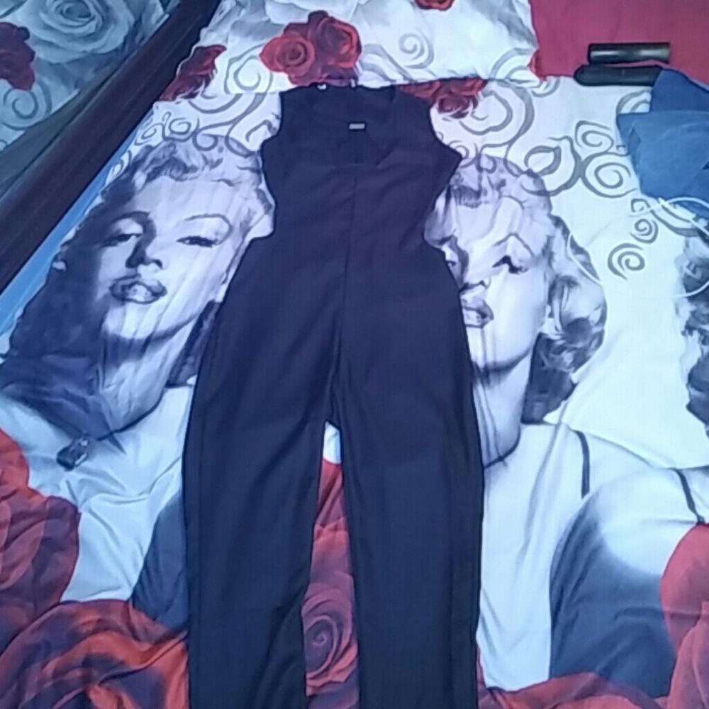 Clothes - Picture 3 of 3