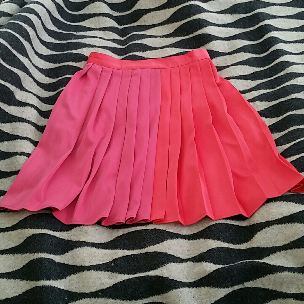 Pleated skirt for spring