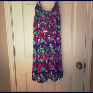Floral ruffle accent dress!