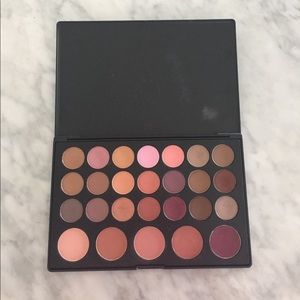 26 shadow and blush palette
