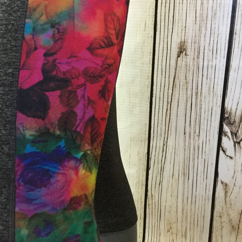 菉‍♀️LuLaRoe Jade noslip, stay put, active Capri - Picture 4 of 7