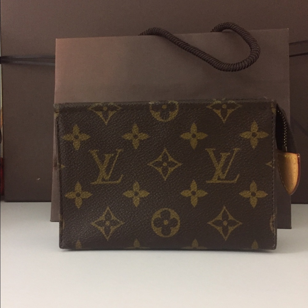 ❌SOLD❌💯 Auth. Louis Vuitton toiletry 15