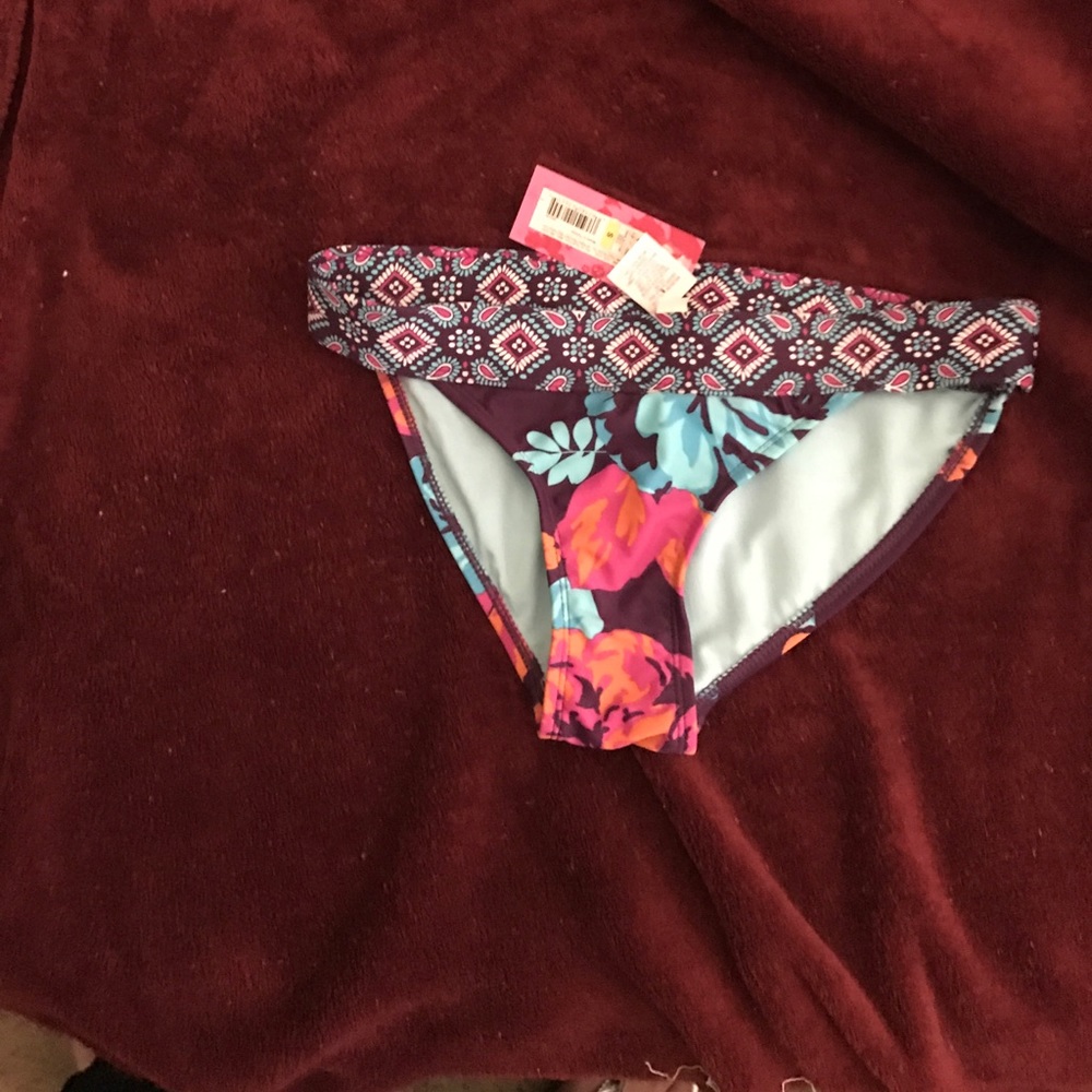 Small women's bikini bottom. New with tag.