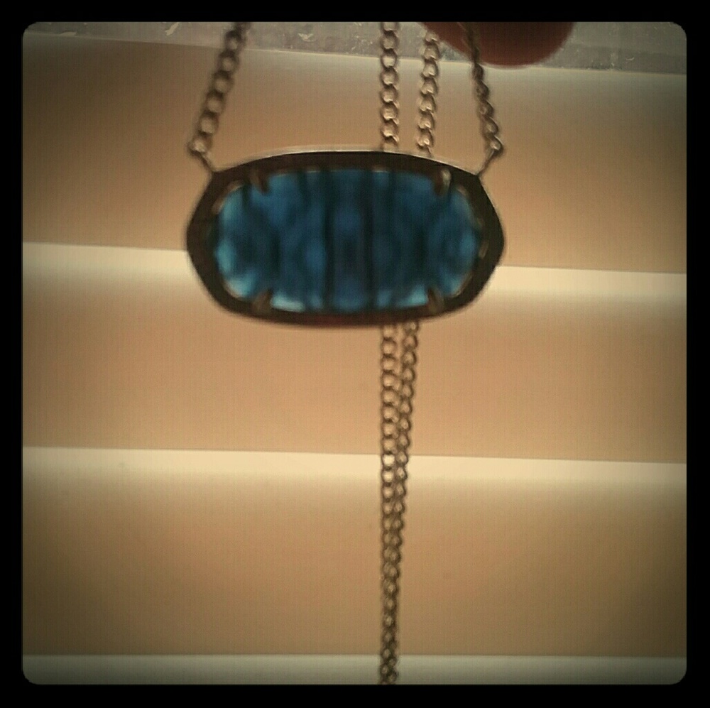 SOLD🚫🚫🚫Kendra scott navy dylan necklace