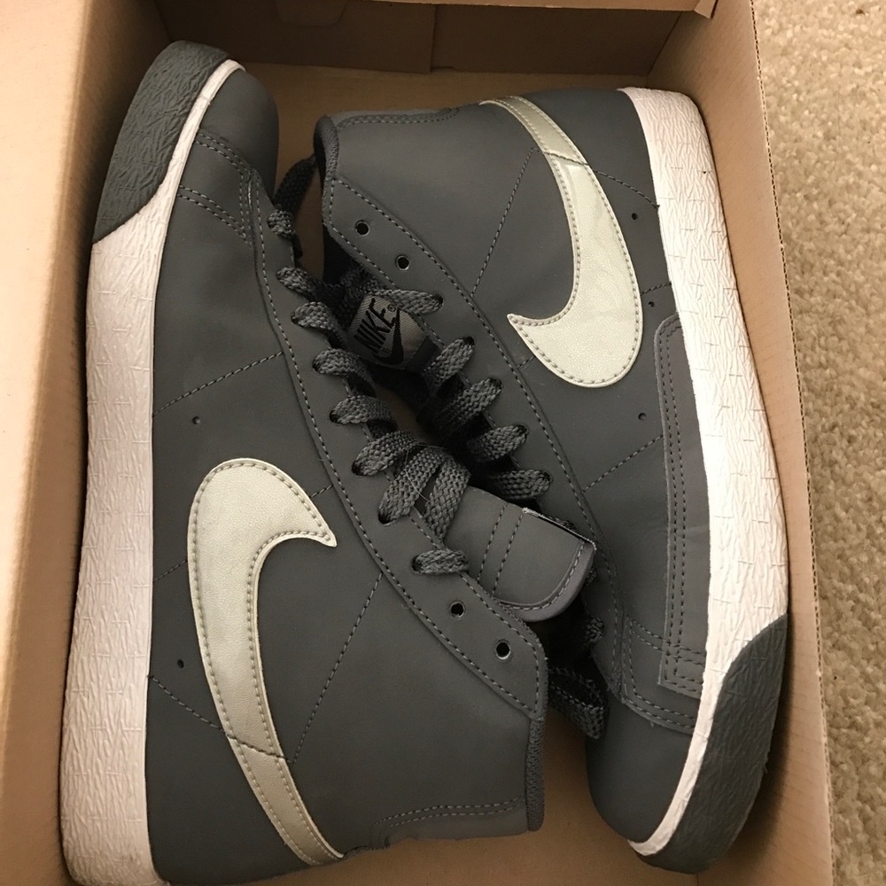 🛑Nike Women's Blazer High. Size 8 USA.🛑
