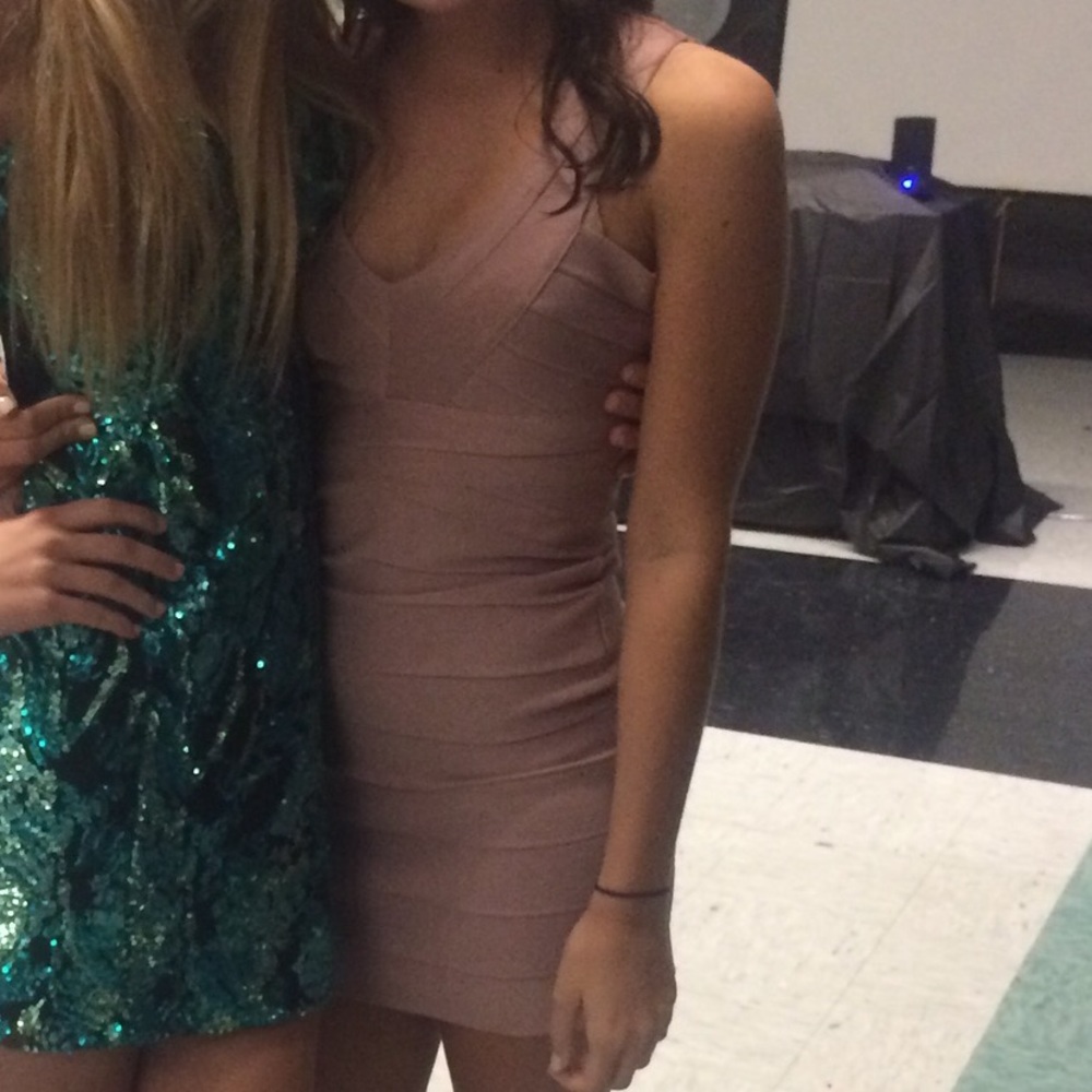 BEBE MISTY ROSE BODYCON DRESS (WORN ONCE)