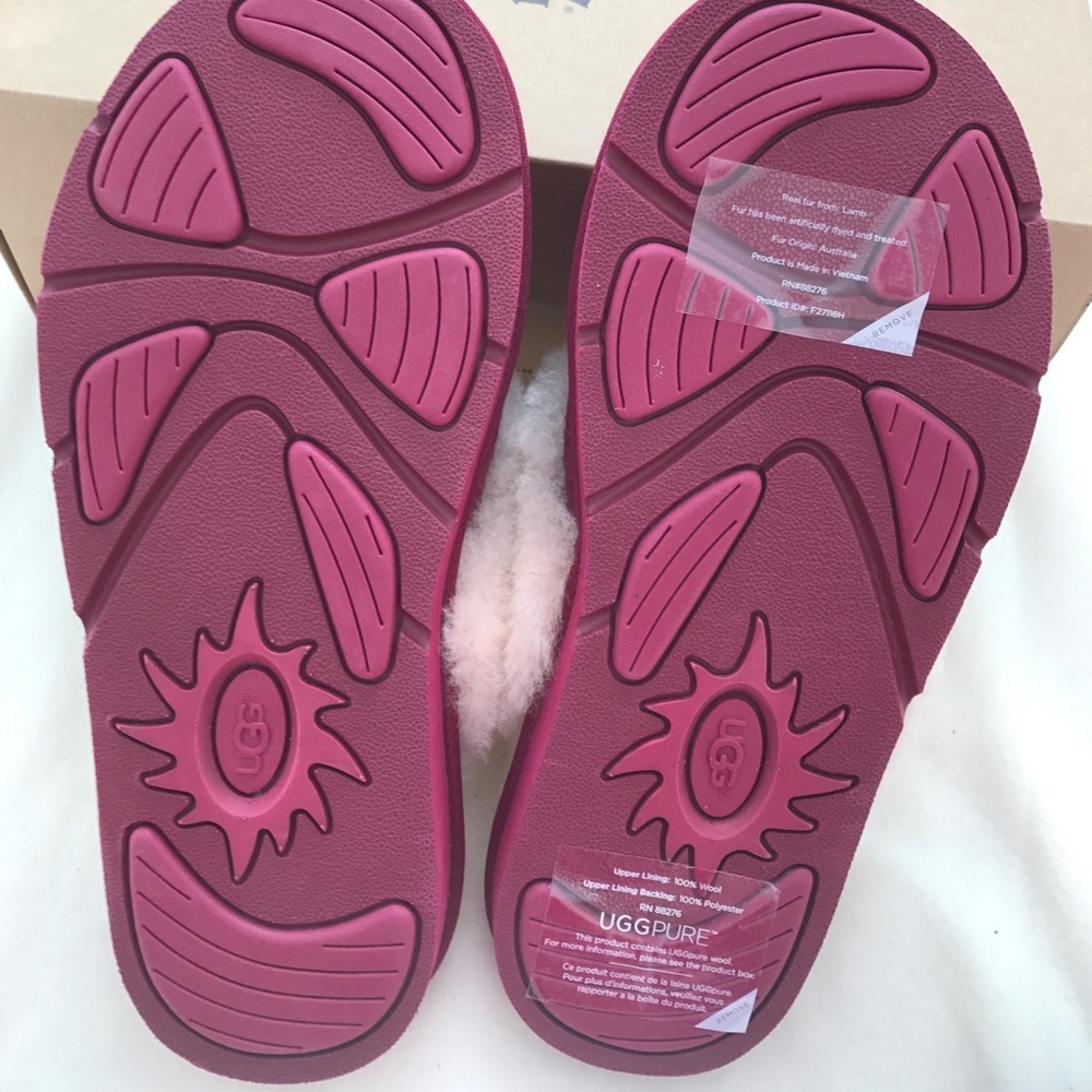 Brand new authentic UGG slippers - Picture 4 of 5