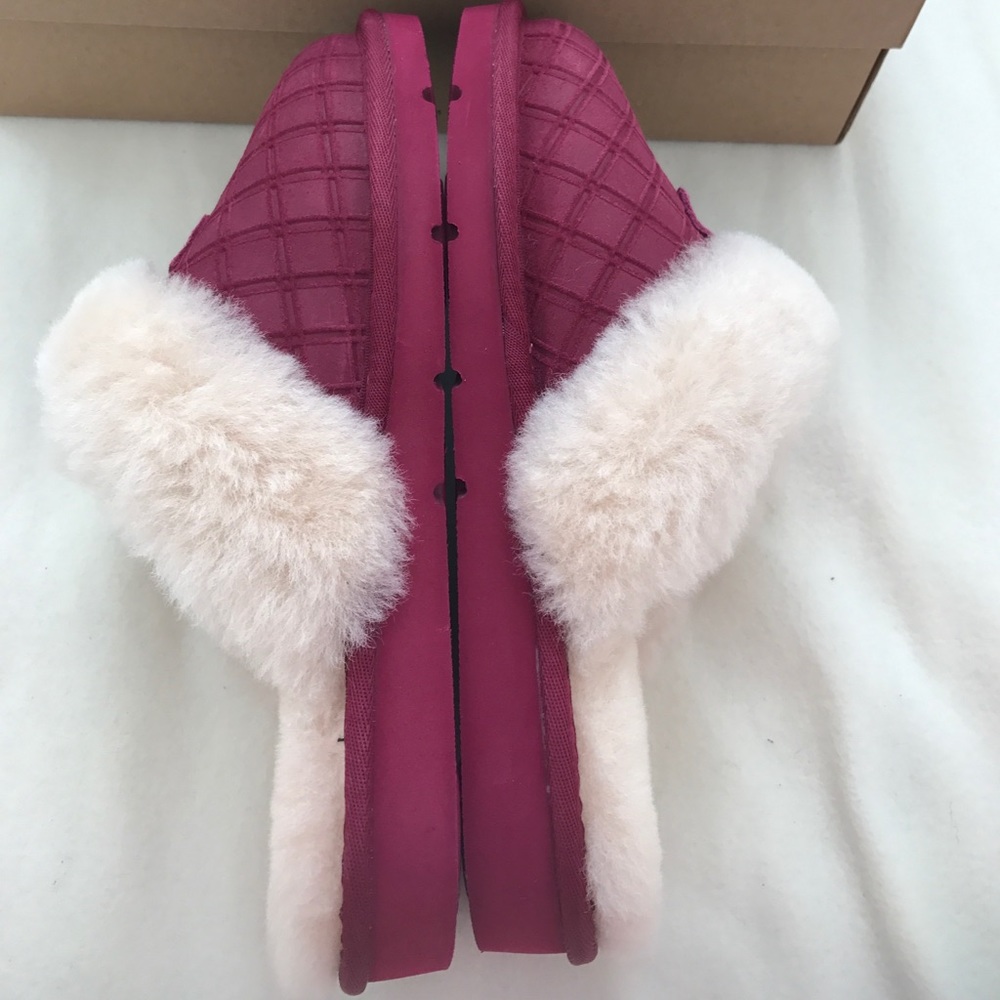 Brand new authentic UGG slippers - Picture 5 of 5