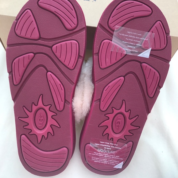 Brand new authentic UGG slippers - Picture 4 of 5