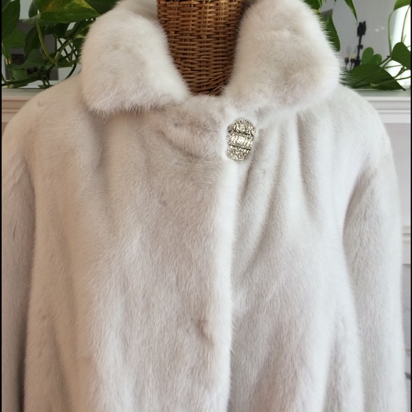 "SOLD" Saga Fur White Mink Jacket - Picture 3 of 8