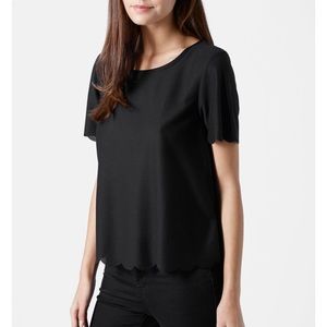 **TOPSHOP Scallop Tee in Size 2 Black**