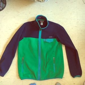 Medium, full zipper,color-blocked synchilla