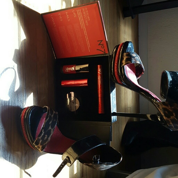 No.7 Luxe In A Box - Picture 1 of 4
