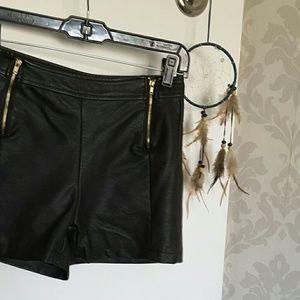 Leather double zipper shorts
