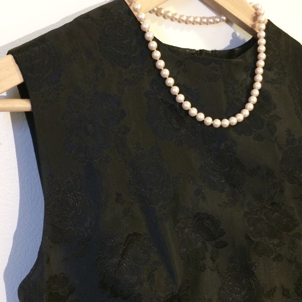 🎉SALE🎉VINTAGE Black Damask Cocktail Dress - Picture 2 of 4